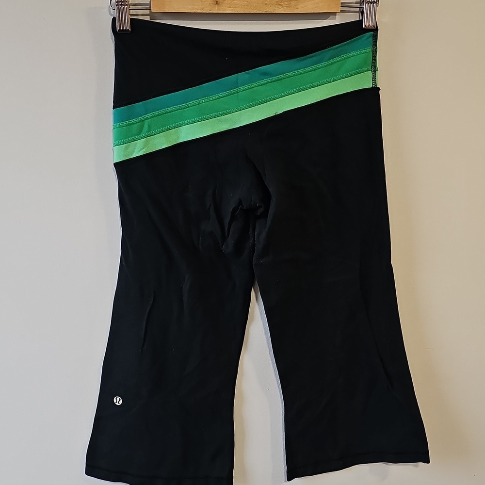 lululemon athletica 26x21 Black Cropped Leggings - Picture 4 of 5